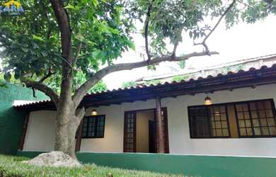 Imagem: A casa possui 1 Dormitório, 1 Banheiro, 3 Vagas na garagem