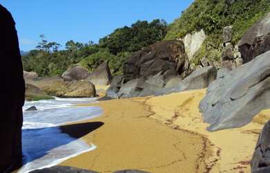 Imagem: O terreno possui 1 Dormitório, 1 Banheiro, 220.000m² de Área