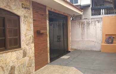 Imagem: A casa possui 3 Dormitórios e está localizado em Uvaranas