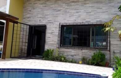 Imagem: A casa à venda possui 3 Dormitórios e 2 Suítes e está localizado