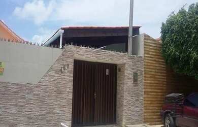 Imagem: A casa possui 3 Dormitórios, 2 Suítes, 2 Banheiros, 3 Vagas