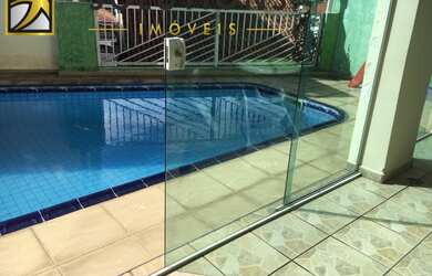 Imagem: A casa possui 6 Dormitórios, 2 Suítes, 8 Banheiros, 11 Vagas