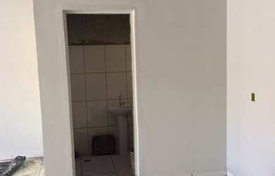 Imagem: O depósito possui 2 Banheiros, 80m² de Área Privada e está