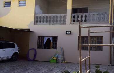 Imagem: A casa possui 4 Dormitórios, 1 Suíte, 2 Banheiros, 8 Vagas