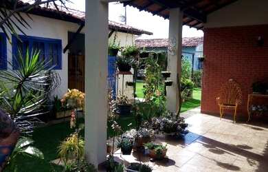 Imagem: A casa possui 3 Dormitórios, 1 Suíte, 2 Banheiros, 5 Vagas