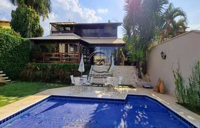 Imagem: A casa em condomínio possui 7 Dormitórios, 3 Suítes, 6 Banheiros