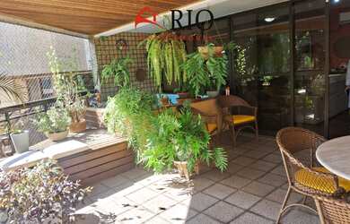 Imagem: O apartamento possui 4 Dormitórios, 1 Suíte, 4 Banheiros