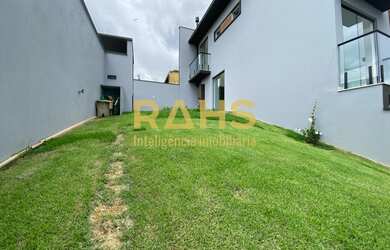 Imagem: A casa possui 2 Dormitórios, 2 Suítes, 4 Banheiros, 2 Vagas