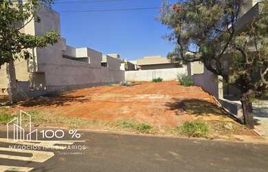 Imagem: O terreno possui 275m² de Área Privada e está localizado