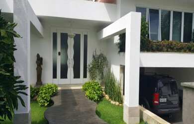 Imagem 4: VENDA CASA CRYSTAL LAKE. Piscina, Churrasqueira, Varandae660m² de Área...