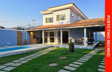 Imagem: A casa em condomínio possui 3 Dormitórios, 3 Suítes, 5 Banheiros