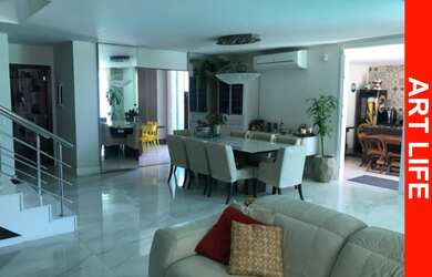 Imagem: A casa em condomínio possui 4 Dormitórios, 4 Suítes, 6 Banheiros