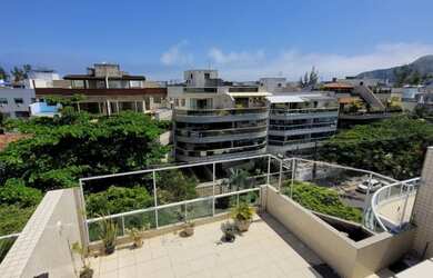 Imagem: O apartamento possui 3 Dormitórios, 1 Suíte, 4 Banheiros