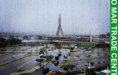 Imagem: A sala comercial possui 2 Banheiros, 4 Vagas na garagem e 162m²