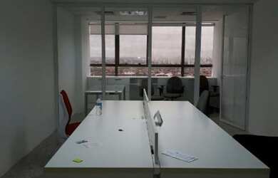 Imagem: A sala comercial possui 1 Banheiro, 1 Vaga na garagem, 44m²