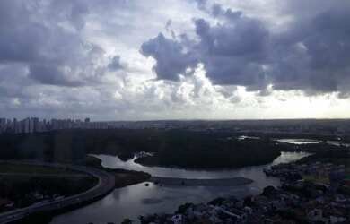 Imagem: A sala comercial possui 2 Banheiros, 4 Vagas na garagem e 162m²