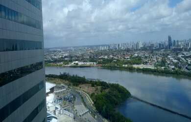 Imagem: A sala comercial possui 2 Banheiros, 4 Vagas na garagem, 160m²