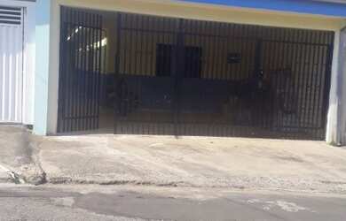 Imagem: A casa possui 2 Dormitórios, 1 Banheiro, 150m² de Área e