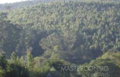 Imagem: A fazenda possui 3 Dormitórios, 3 Banheiros, 454.352m² de