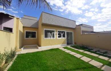 Imagem: A casa possui 3 Dormitórios, 1 Suíte, 2 Banheiros, 2 Vagas