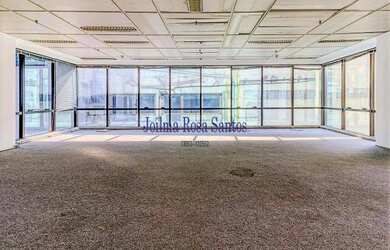 Imagem: A sala comercial possui 6 Banheiros, 4 Vagas na garagem, 200m²