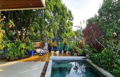 Imagem: A casa possui 4 Dormitórios, 2 Suítes, 5 Banheiros, 4 Vagas