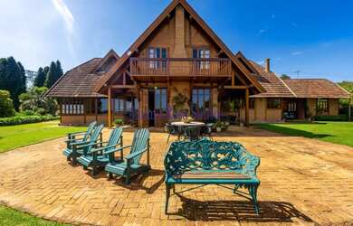 Imagem: A casa possui 5 Dormitórios, 5 Suítes, 5 Banheiros, 10 Vagas