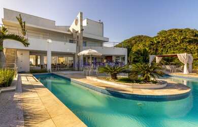 Imagem: A casa possui 10 Dormitórios, 10 Suítes, 13 Banheiros, 12