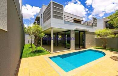 Imagem: A casa em condomínio possui 3 Dormitórios, 3 Suítes, 5 Banheiros