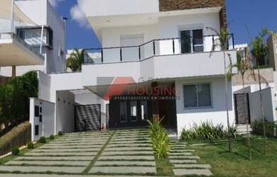 Imagem: A casa em condomínio e possui 3 Dormitórios, 3 Suítes, 6