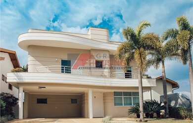 Imagem: A casa em condomínio possui 3 Dormitórios, 3 Suítes, 5 Banheiros