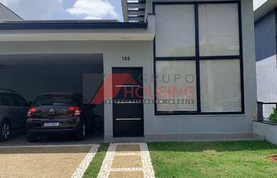 Imagem: A casa em condomínio possui 3 Dormitórios, 3 Suítes, 5 Banheiros