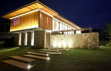 Imagem: A casa em condomínio possui 7 Dormitórios, 7 Suítes, 8 Banheiros