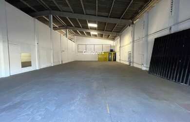 Imagem: O depósito possui 1 Banheiro, 300m² de Área e 288m² de Área