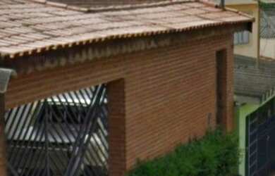 Imagem: A casa possui 4 Dormitórios, 4 Banheiros, 4 Vagas na garagem