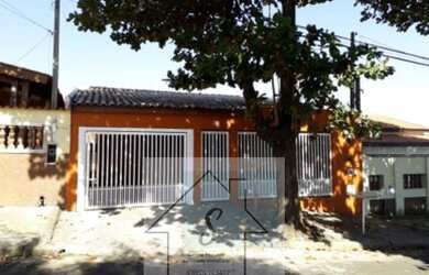 Imagem: A casa possui 3 Dormitórios, 1 Suíte, 3 Vagas na garagem e