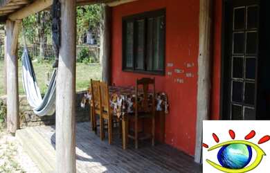 Imagem: A casa possui 4 Dormitórios e 5 Vagas na garagem e está localizado