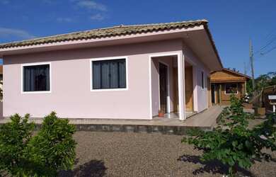 Imagem: A casa possui 2 Dormitórios, 1 Banheiro, 1 Vaga na garagem