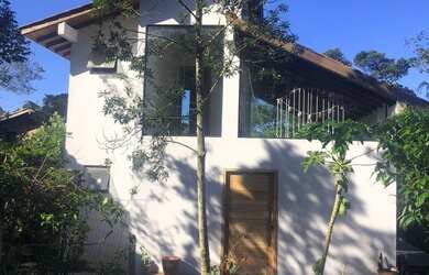 Imagem: A casa possui 3 Dormitórios, 2 Banheiros e está localizado