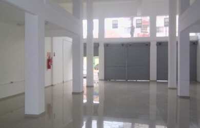 Imagem: A sala comercial possui 2 Banheiros e 240m² de Área e está