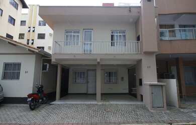 Imagem: A casa possui 2 Dormitórios, 2 Banheiros, 1 Vaga na garagem