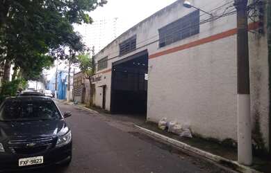 Imagem: O depósito possui 6 Banheiros, 5 Vagas na garagem, 815m² de