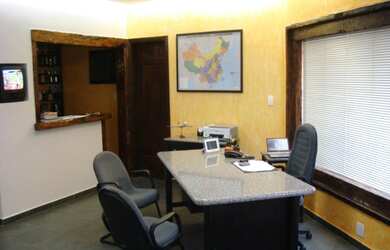 Imagem: O depósito possui 6 Banheiros, 10 Vagas na garagem, 725m²