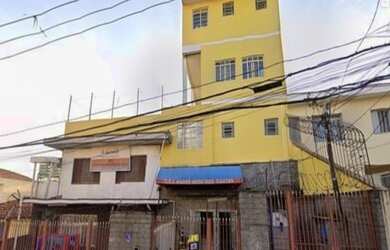 Imagem: O depósito possui 8 Banheiros, 6 Vagas na garagem, 1.176m²