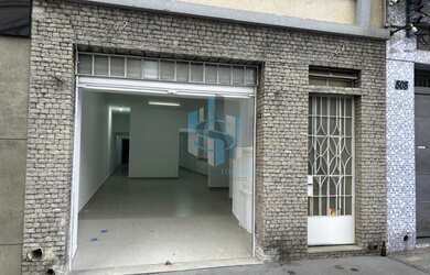 Imagem: O depósito possui 2 Banheiros e 100m² de Área Privada e está