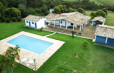 Imagem: A fazenda possui 3 Dormitórios, 1 Suíte, 4 Banheiros, 5 Vagas