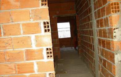 Imagem: A casa possui 3 Dormitórios, 3 Suítes, 3 Banheiros, 2 Vagas