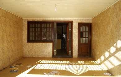 Imagem: A casa possui 3 Dormitórios, 1 Suíte, 3 Banheiros, 2 Vagas