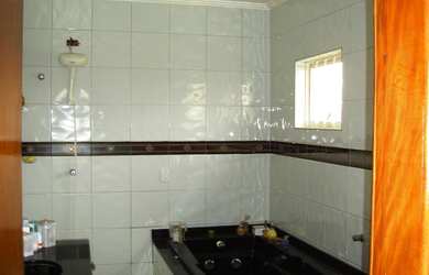 Imagem: A casa possui 3 Dormitórios, 1 Suíte, 4 Banheiros, 2 Vagas