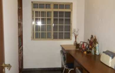 Imagem: A casa possui 3 Dormitórios, 3 Suítes, 6 Banheiros, 2 Vagas